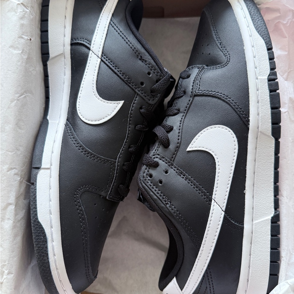 Nike Men's Classic Black and White Sneakers